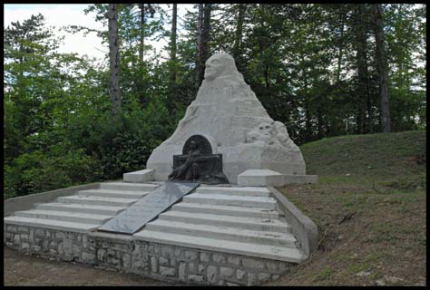 Monument du 106 eme RI (dit des revenants). EPAR140